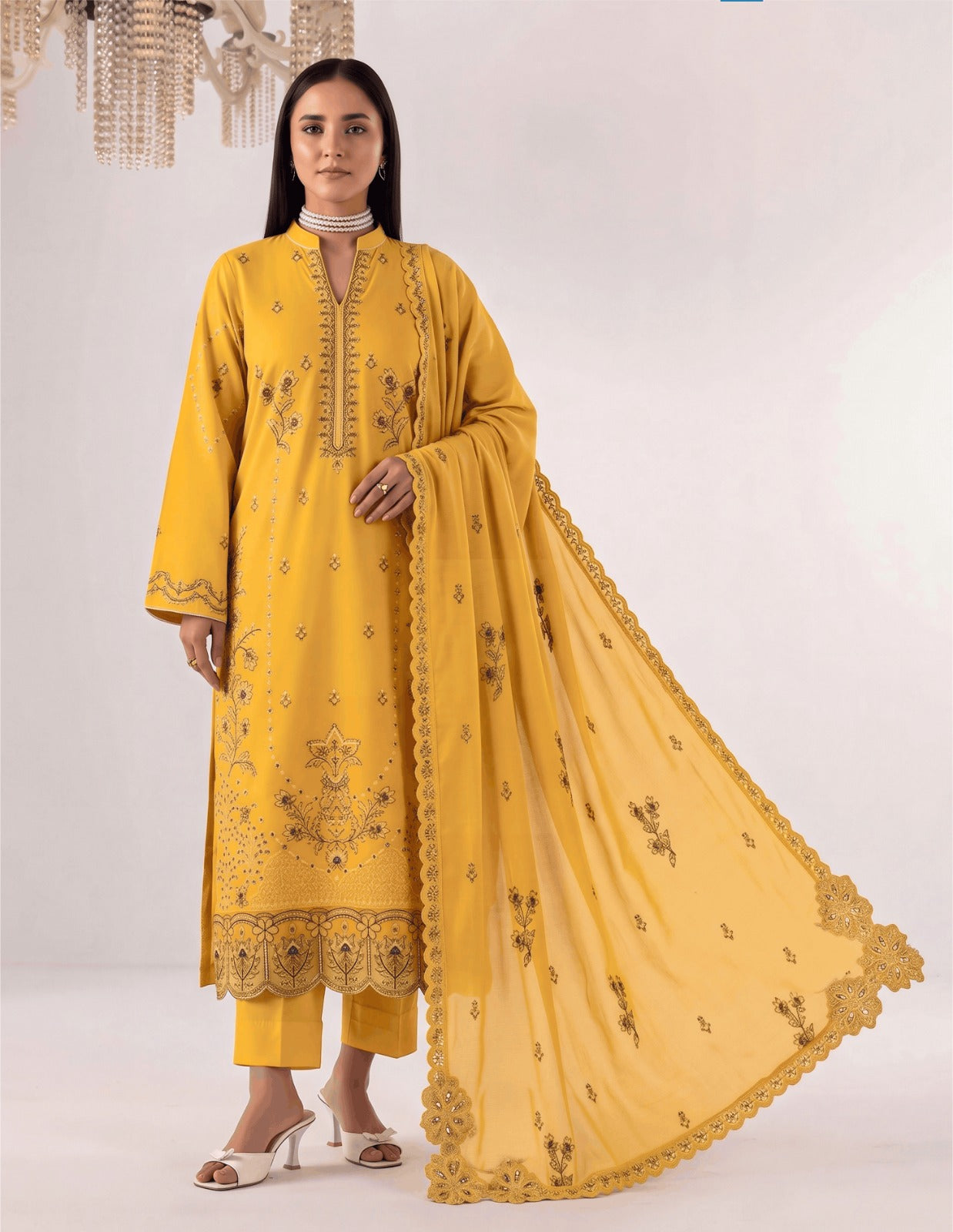 *Thread Rose Embroidered Lawn 3Pcs*